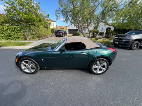 Used 2008 Pontiac Solstice Convertible w/ Preferred Package RWD image 9