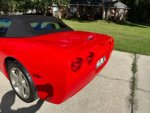 Used 2001 Chevrolet Corvette Convertible w/ Preferred Equipment Group1 RWD image 16