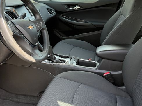 Used 2018 Chevrolet Cruze LT w/ Convenience Package image 5