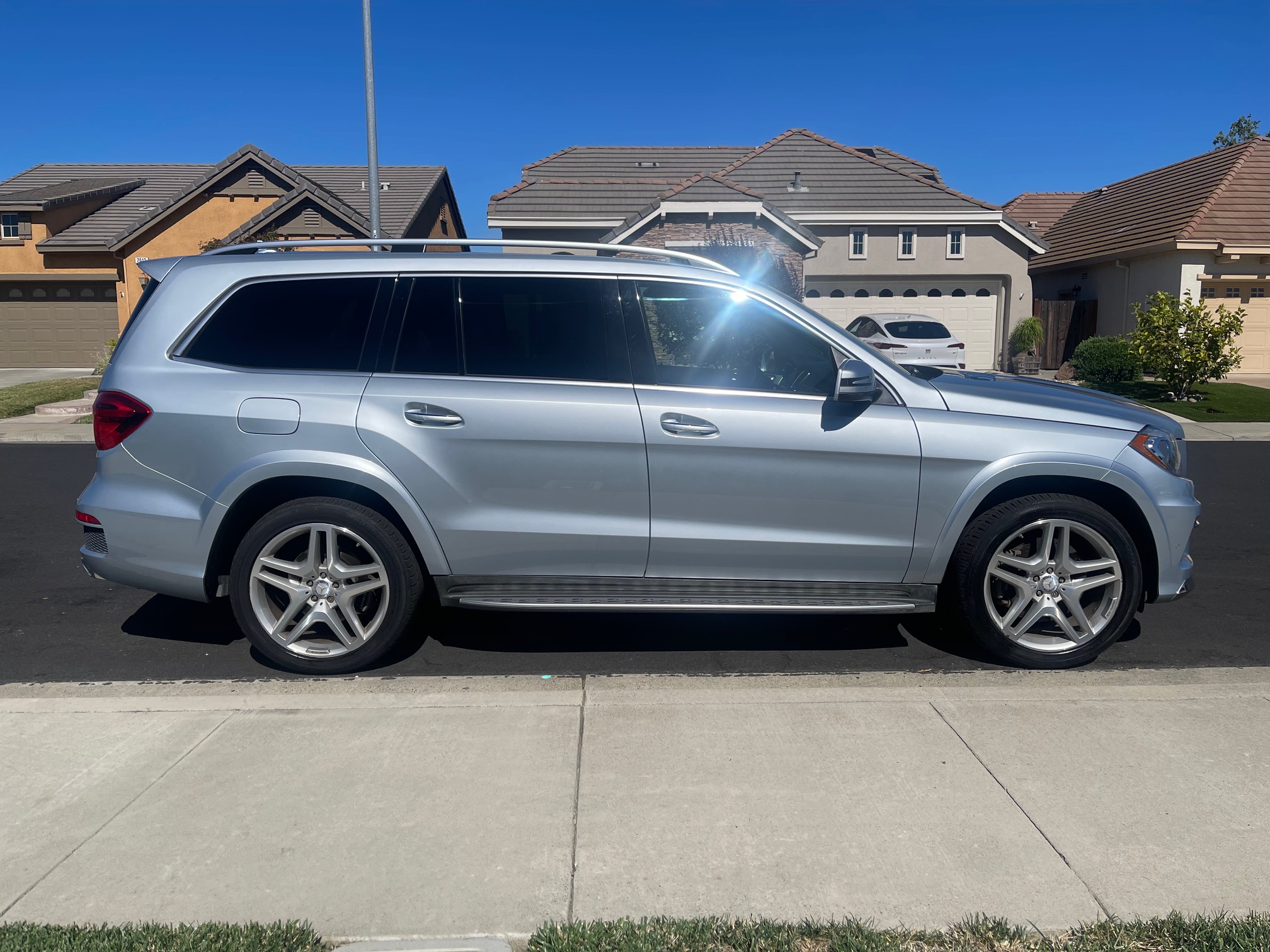 Used 2015 Mercedes-Benz GL 550 4MATIC image 5