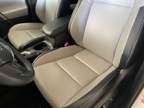 Used 2017 Toyota RAV4 Limited FWD image 5