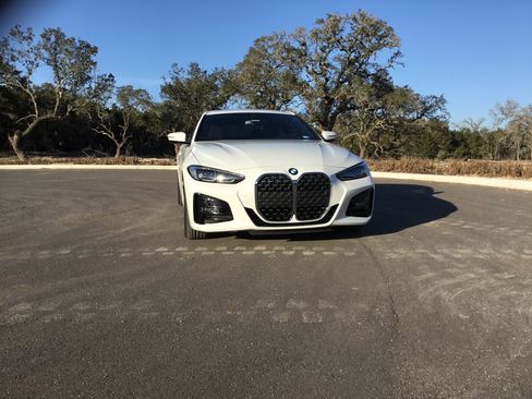 Used 2022 BMW 430i Coupe w/ M Sport Package image 2