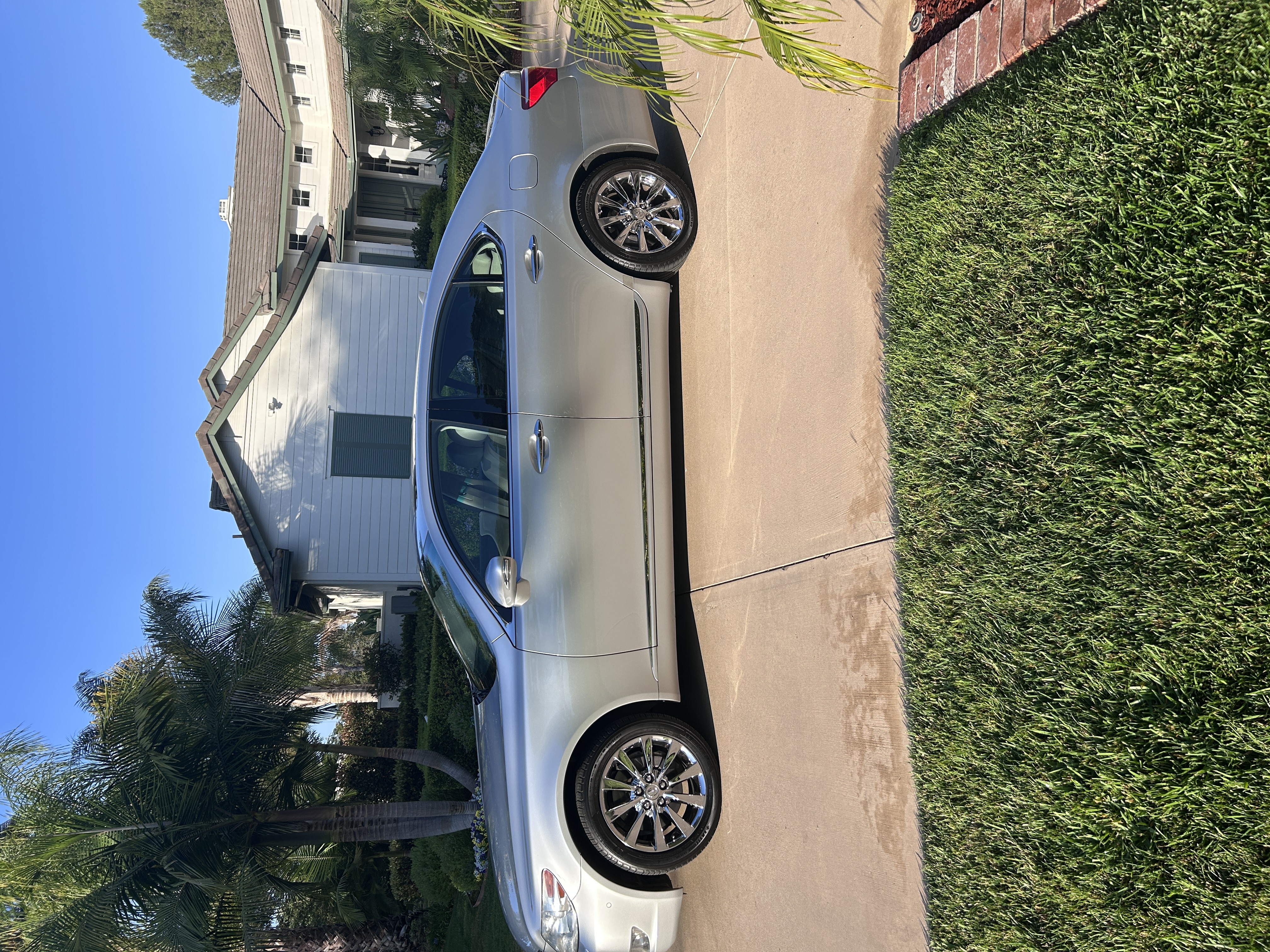 Used 2011 Lexus LS 460 w/ Comfort Pkg RWD image 2