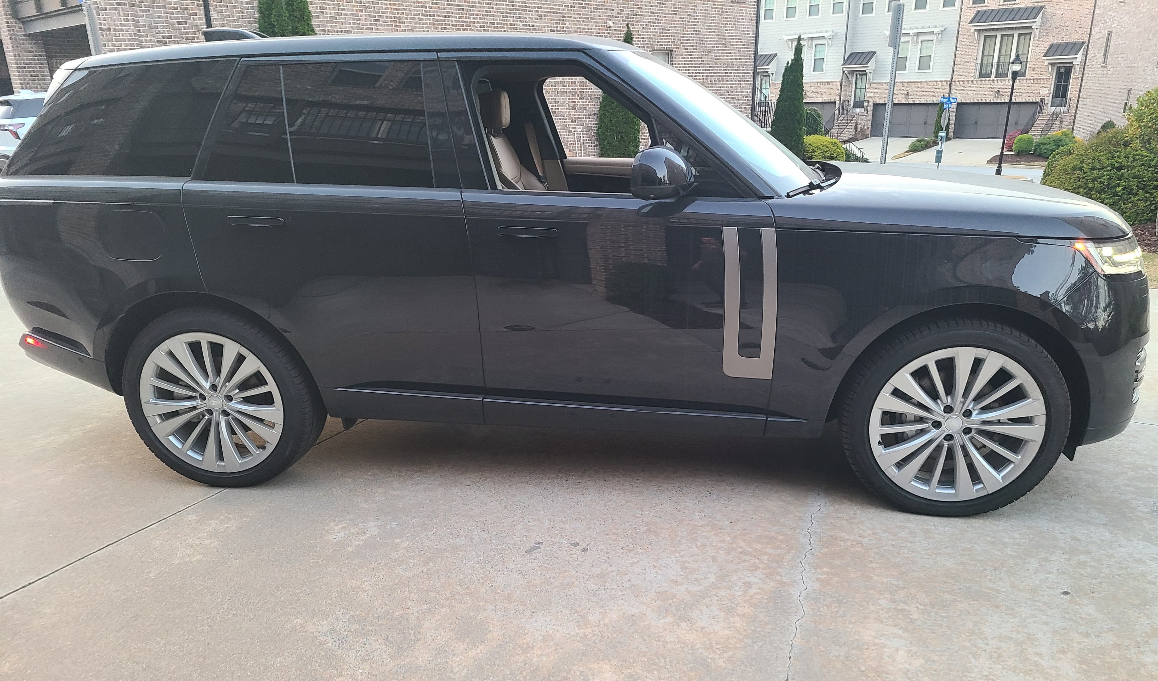 Used 2024 Land Rover Range Rover SE AWD/4WD image 1
