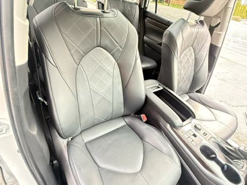 Used 2023 Toyota Highlander Platinum image 22