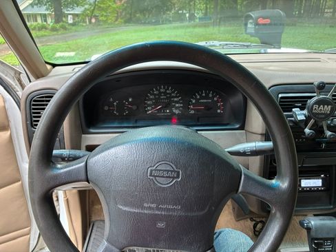 Used 1997 Nissan Pickup 2WD King Cab image 8