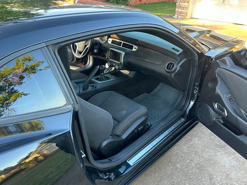 Used 2014 Chevrolet Camaro SS RWD image 9