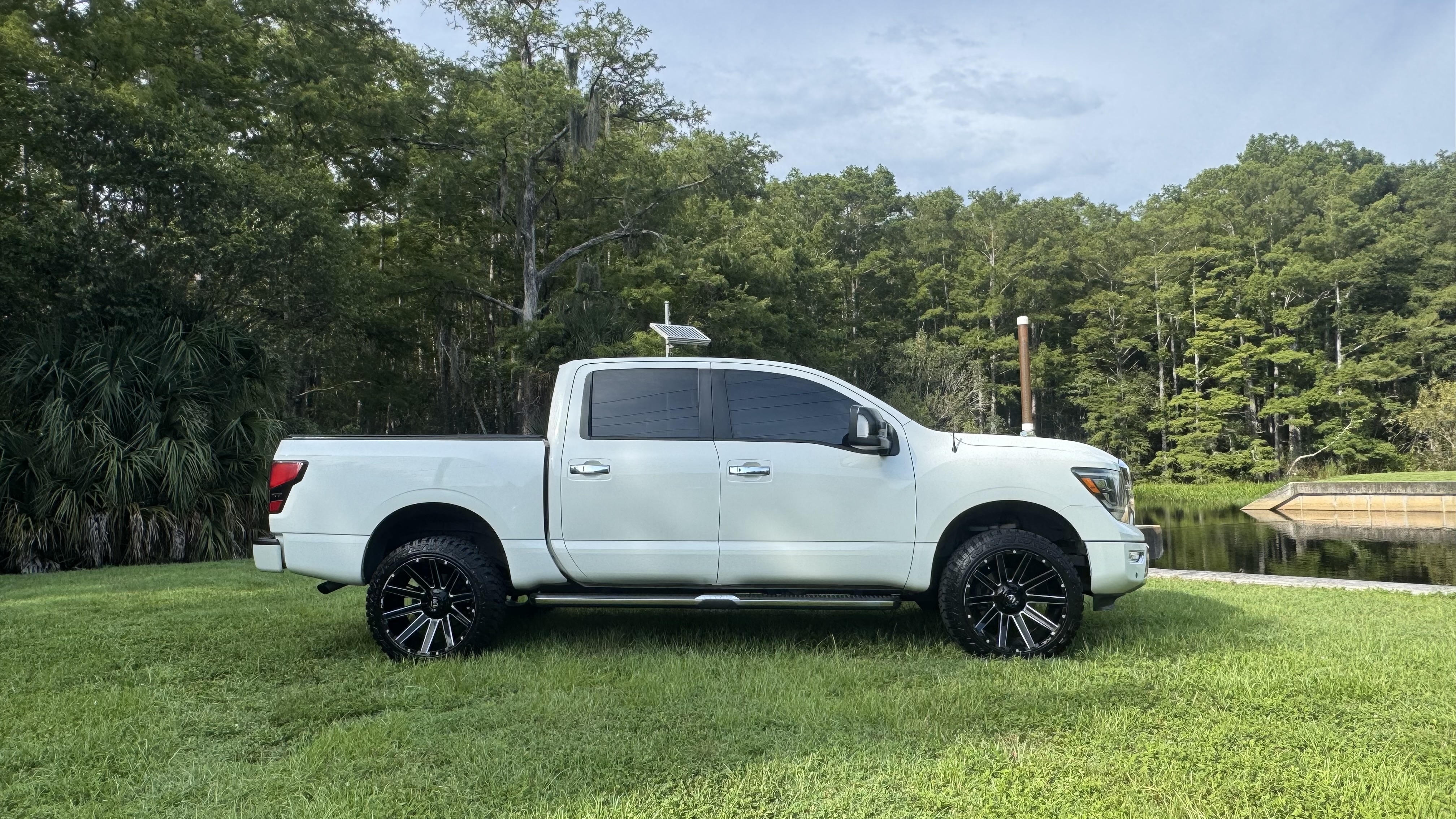 Used 2020 Nissan Titan SL w/ Moonroof Package AWD/4WD image 5