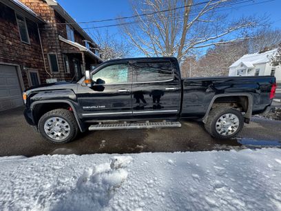 Used 2015 GMC Sierra 2500 Denali w/ Duramax Plus Package