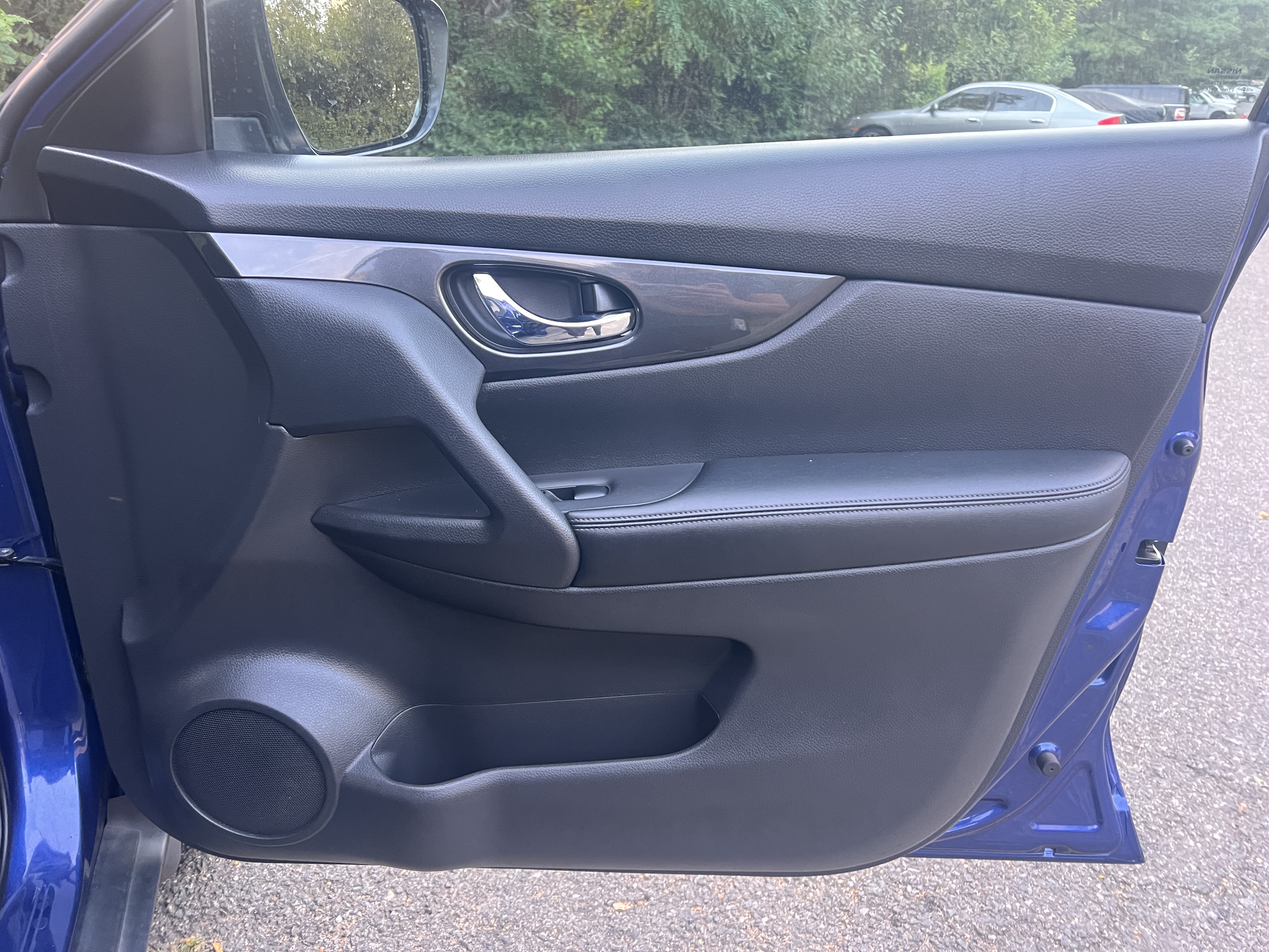 Used 2017 Nissan Rogue S AWD/4WD image 17