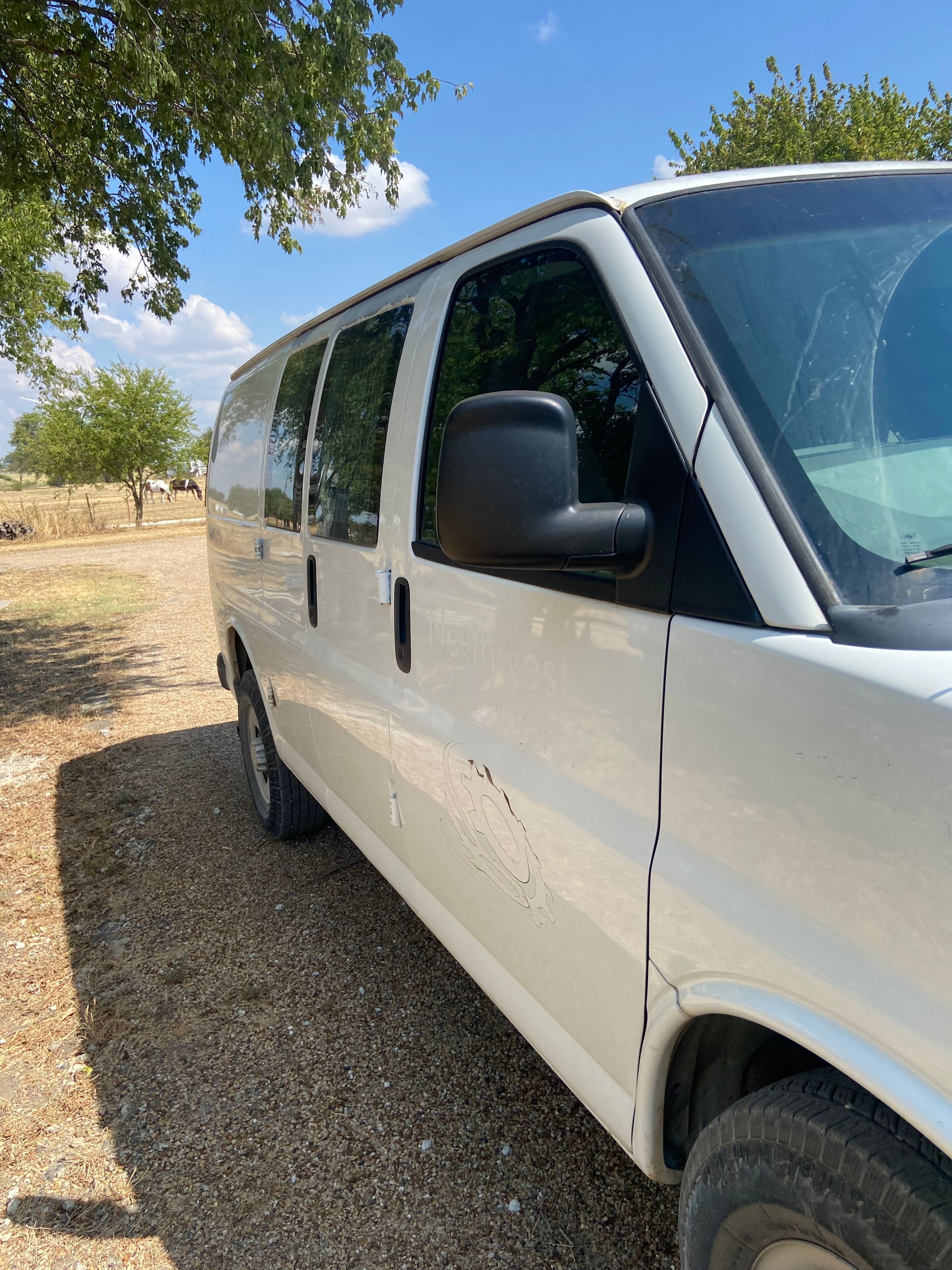 Used 2012 Chevrolet Express 2500 RWD image 9