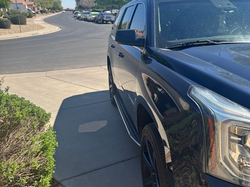 Used 2018 GMC Yukon SLT w/ Open Road Package image 2