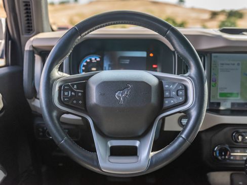 Used 2022 Ford Bronco Wildtrak image 11