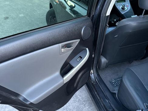 Used 2015 Toyota Prius Four image 9