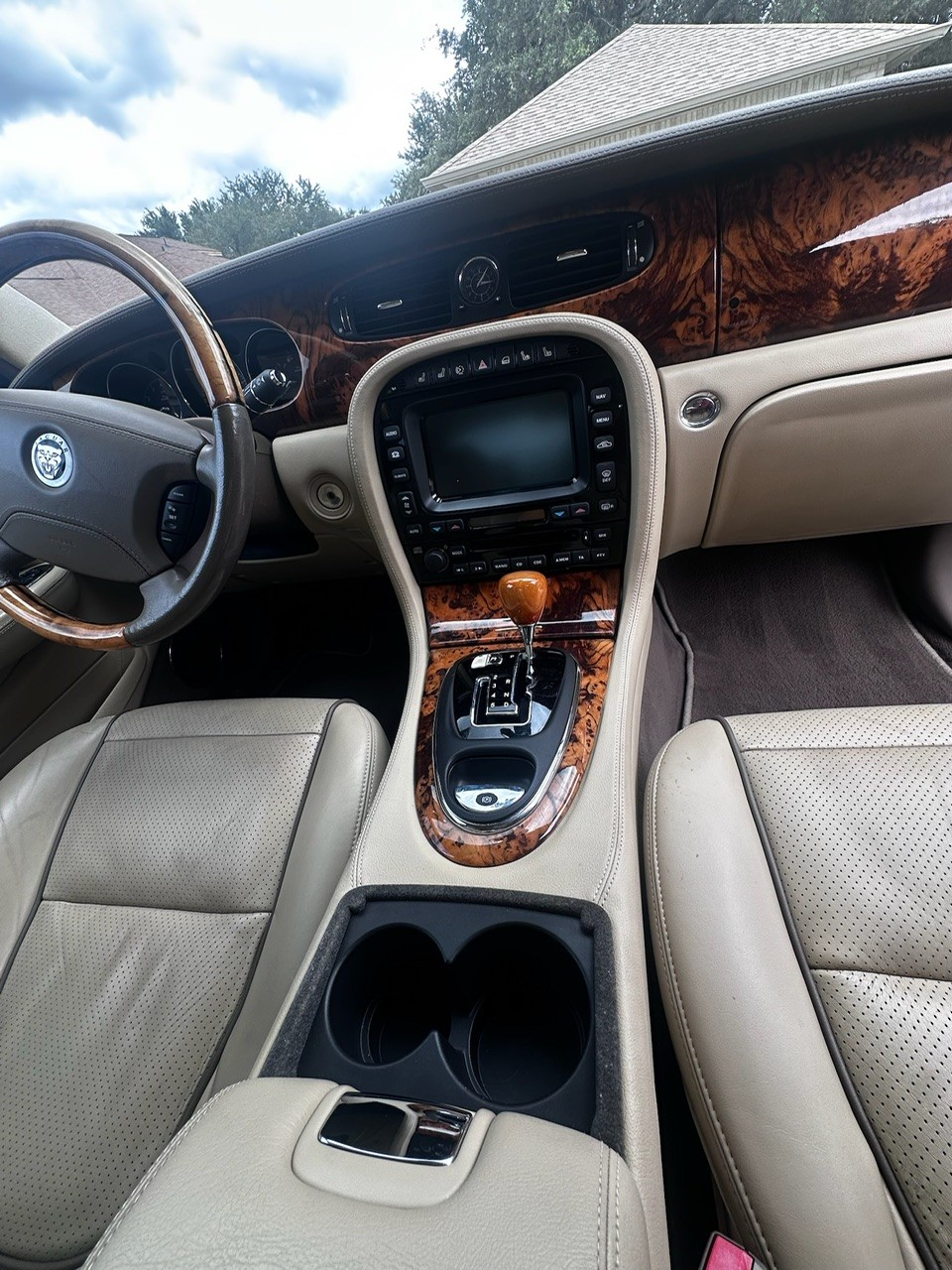 Used 2009 Jaguar XJ8 RWD image 8