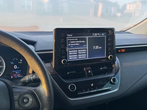 Used 2022 Toyota Corolla LE image 11