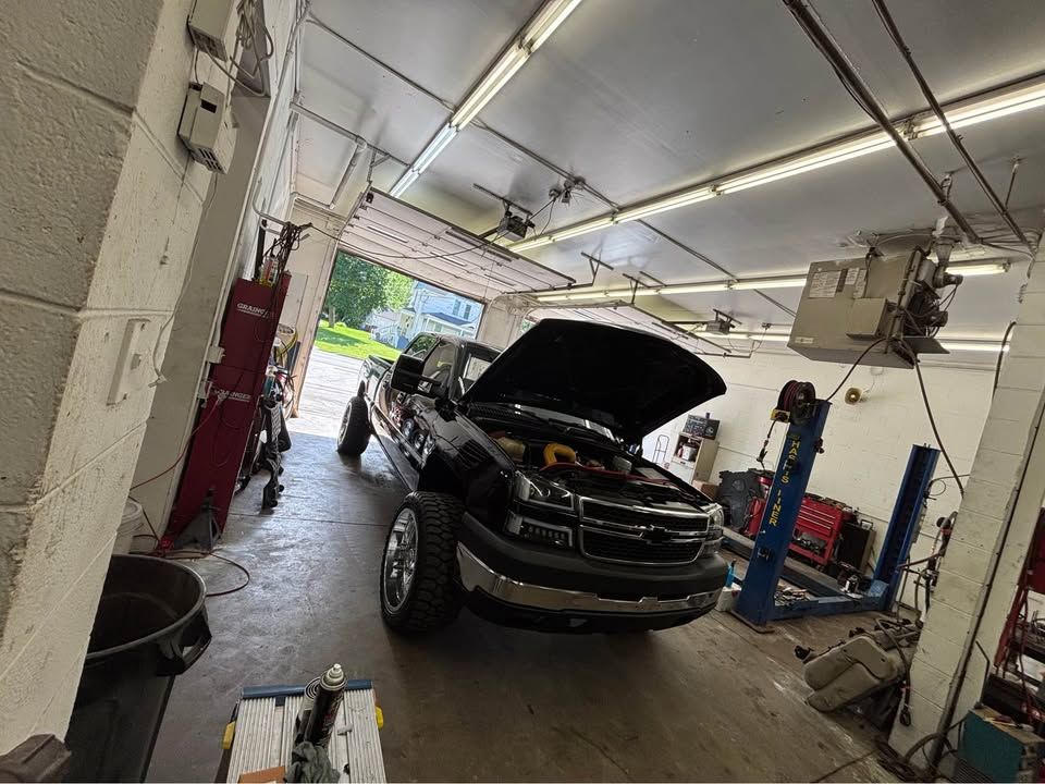 Used 2004 Chevrolet Silverado 2500 LT w/ Heavy-Duty Power Package AWD/4WD image 18