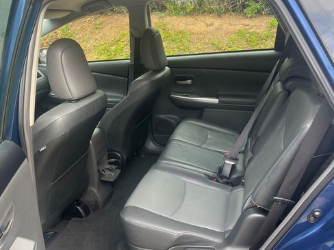 Used 2014 Toyota Prius V Five FWD image 9
