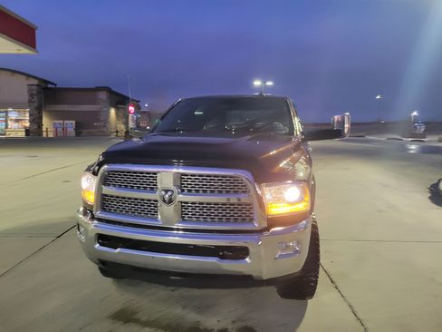 Used 2015 RAM 2500 Laramie image 4
