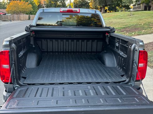 Used 2020 Chevrolet Colorado LT w/ Safety Package image 17