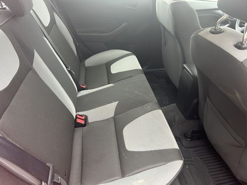 Used 2012 Ford Focus SE w/ SE Sport Pkg image 29