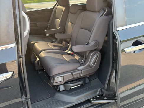 Used 2018 Honda Odyssey EX image 11