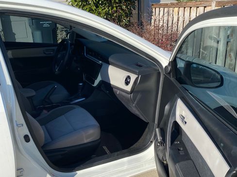 Used 2018 Toyota Corolla LE image 13