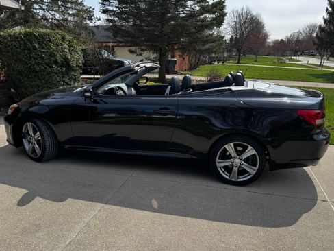 Used 2012 Lexus IS 250C w/ Luxury Pkg image 2