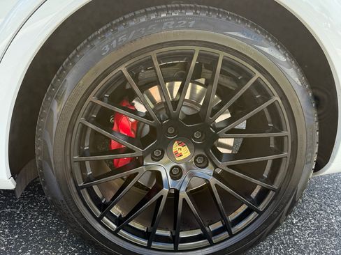 Used 2021 Porsche Cayenne GTS AWD/4WD image 13