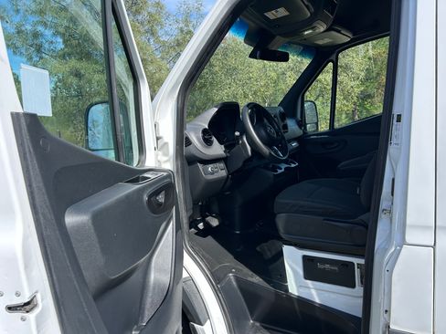 Used 2020 Mercedes-Benz Sprinter 2500 image 9