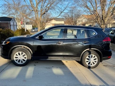 Used 2017 Nissan Rogue S image 4