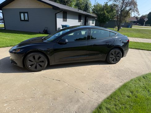 Used 2026 Tesla Model 3 AWD/4WD image 10