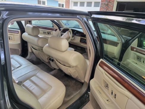 Used 1994 Cadillac De Ville Sedan FWD image 6