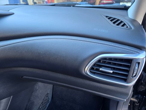 Used 2017 INFINITI QX30 Premium w/ Navigation Package image 23