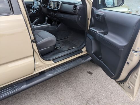 Used 2019 Toyota Tacoma TRD Off-Road AWD/4WD image 25