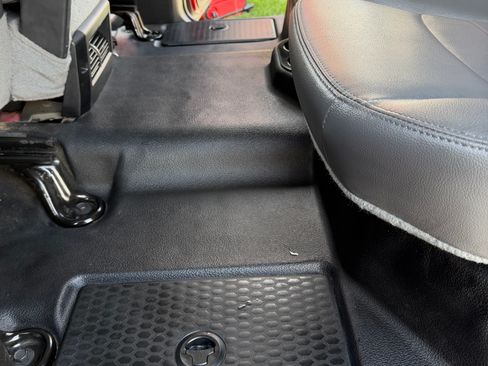 Used 2018 RAM 3500 Tradesman w/ Chrome Appearance Group AWD/4WD image 9