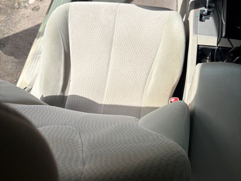 Used 2011 Toyota Camry LE FWD image 6