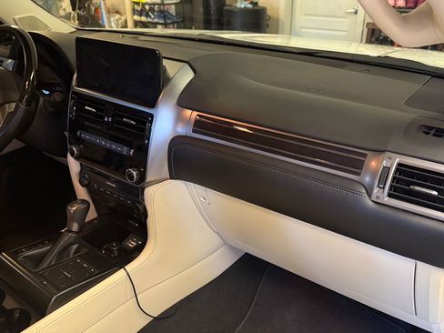 Used 2022 Lexus GX 460 Premium w/ Premium Package image 8