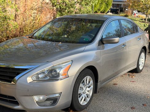Used 2013 Nissan Altima 2.5 S image 1
