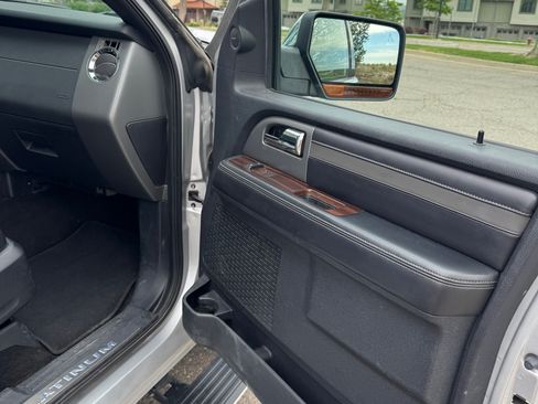 Used 2015 Ford Expedition Platinum AWD/4WD image 27