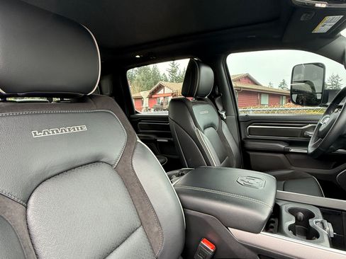 Used 2024 RAM 1500 Laramie image 12
