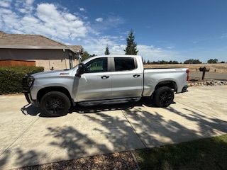 Used 2021 Chevrolet Silverado 1500 LT Trail Boss w/ Convenience Package II AWD/4WD image 2