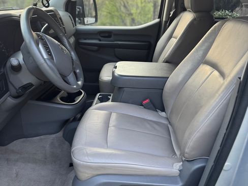 Used 2015 Nissan NV 3500 SL w/ Technology Package image 14