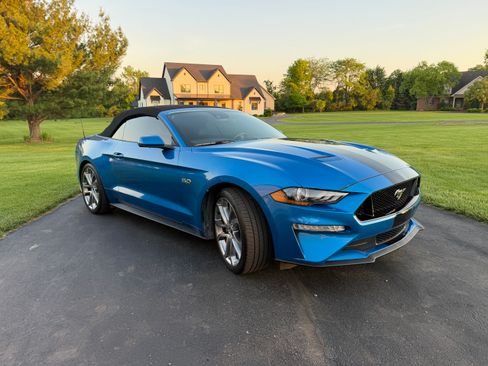 Used 2019 Ford Mustang GT Premium w/ Carbon Sport Interior Package RWD image 10