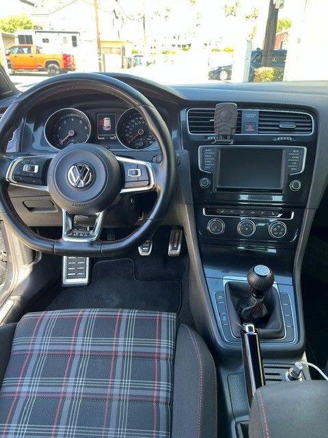 Used 2016 Volkswagen GTI S FWD image 9