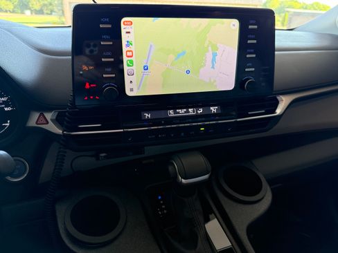 Used 2023 Toyota Sienna XLE w/ XLE Plus Package FWD image 10
