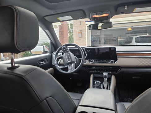 Used 2023 GMC Canyon Denali image 11