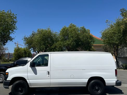 Used 2011 Ford E-150 and Econoline 150 w/ Commercial Cargo Van Pkg RWD image 5