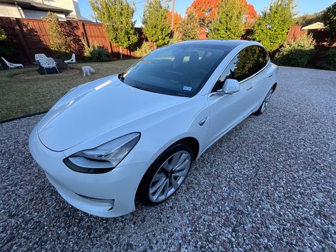 Used 2019 Tesla Model 3 Standard Range Plus image 1