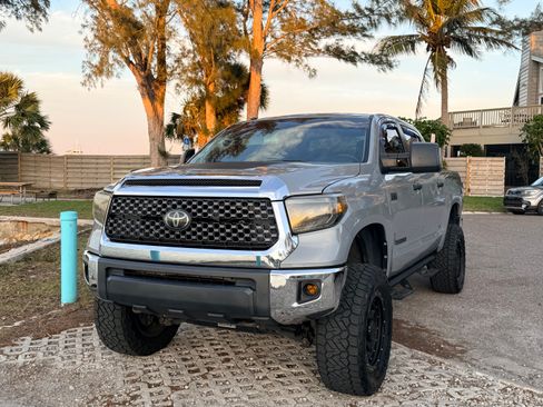 Used 2018 Toyota Tundra SR5 w/ SR5 Upgrade Package image 2